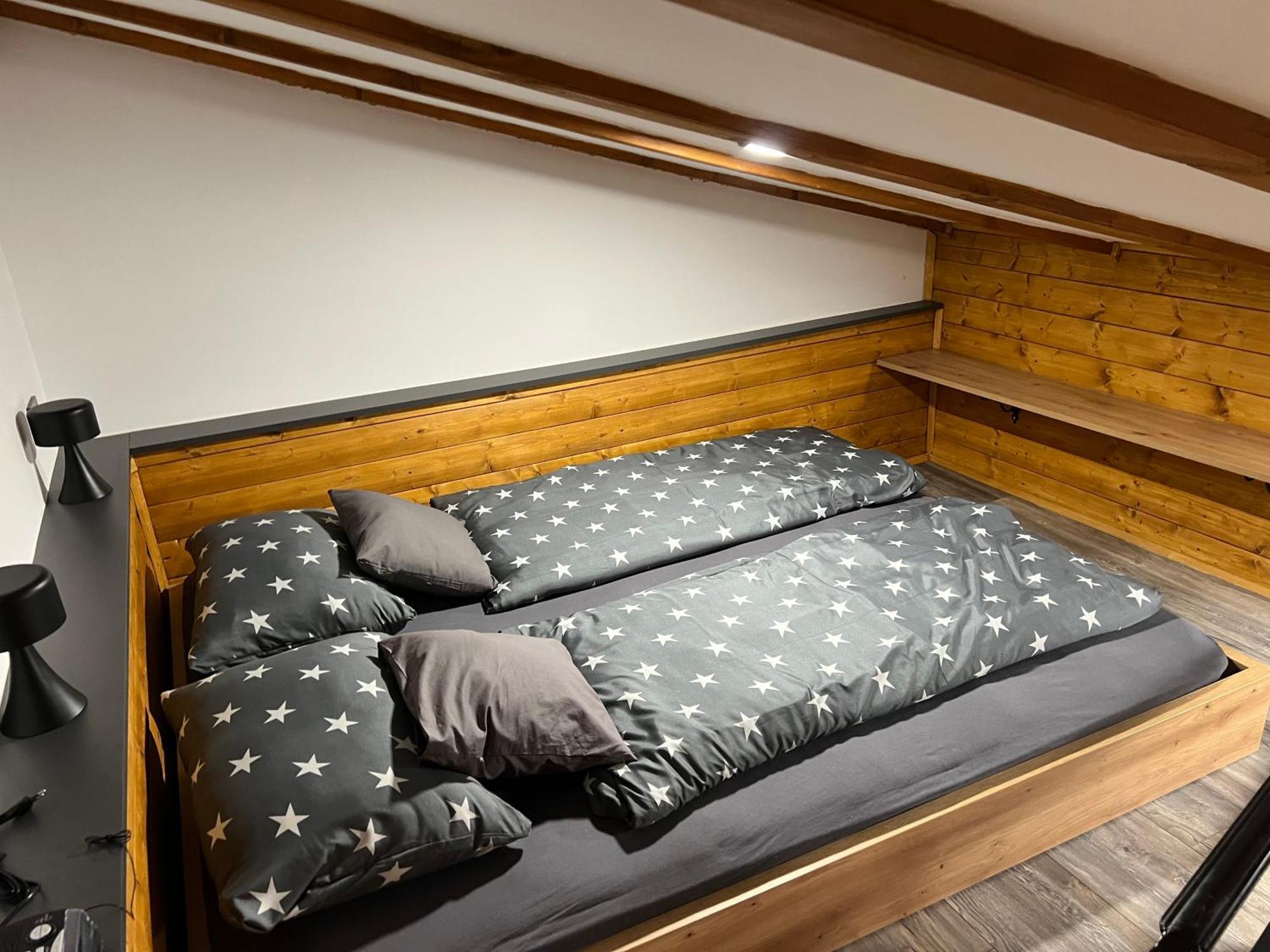 Apartma Mia Črni Kal エクステリア 写真